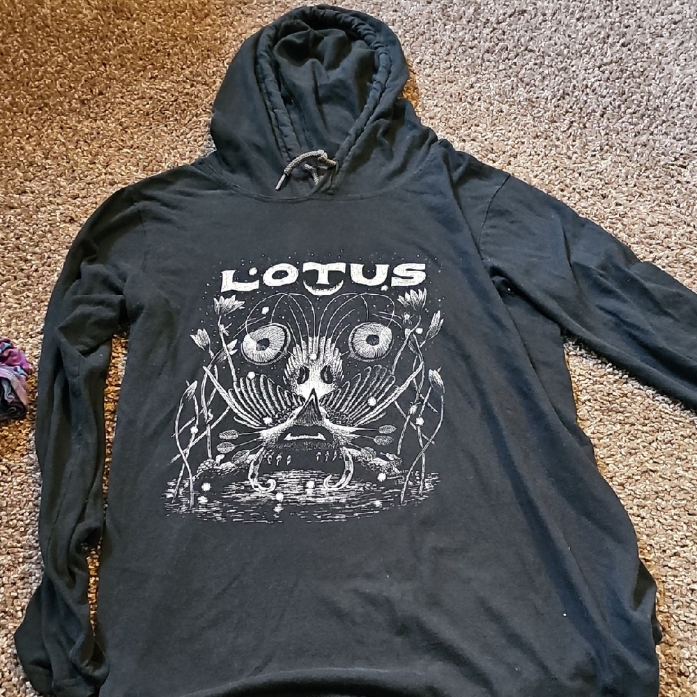Lotus Black Graphic Hooded TShirt Size Small